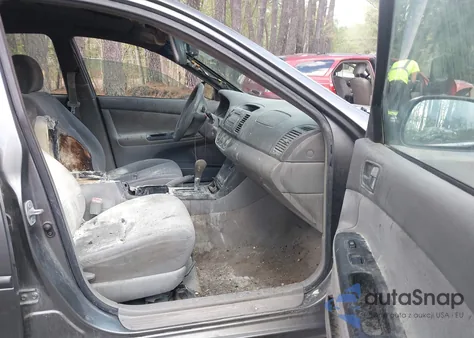 2005 Toyota Camry Le z USA, uszkodzony, nr VIN 4T1BE32K05U610924